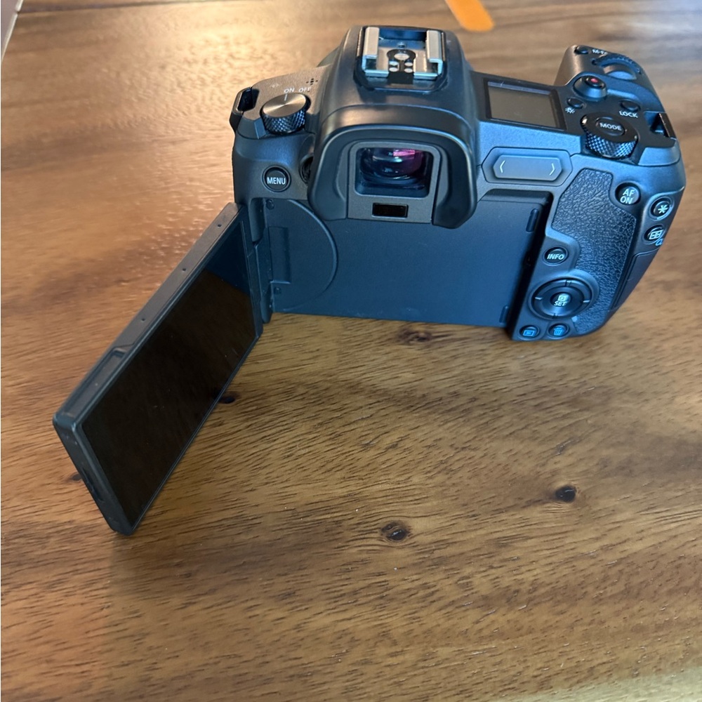 📸 SOLD - Canon EOS R Full-Frame Mirrorless Camera – Excellent Condition! - Picture 5 of 7